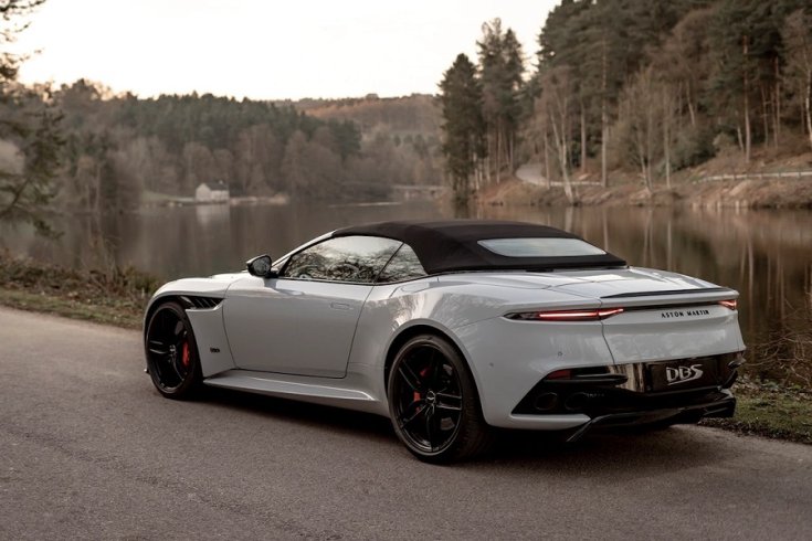 Aston Martin Superleggera Volante hátulról