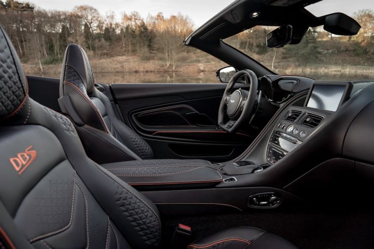 Aston Martin Superleggera beltér