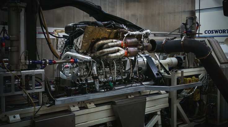 Aston Martin Valkyrie V12-es motor