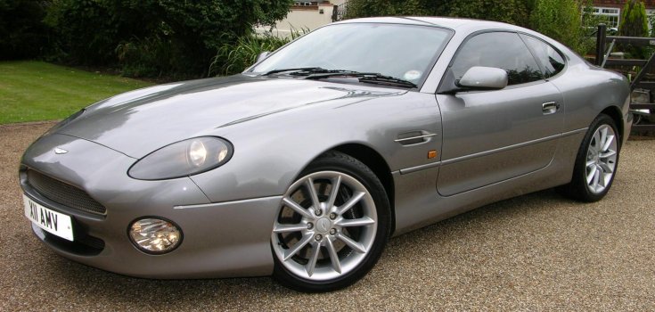 Ian Callum által tervezett Aston Martin DB7