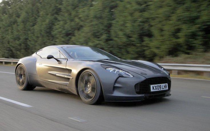 Aston Martin One-77 menet közben