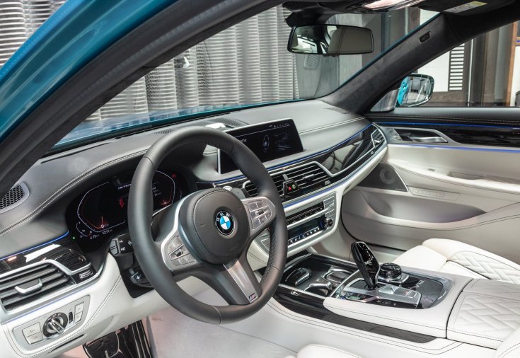 Atlantisz kék BMW 760Li beltér