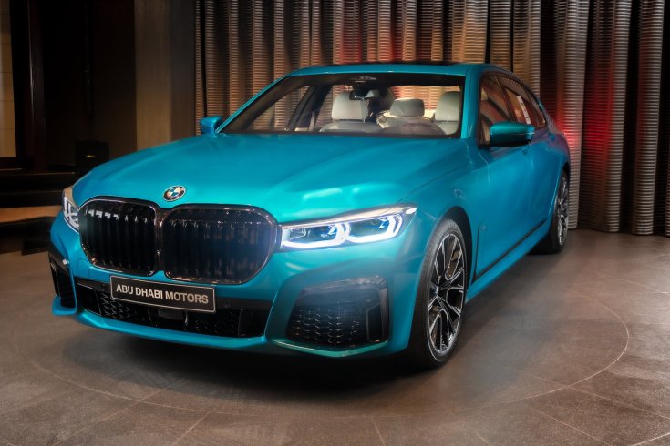 Atlantisz kék BMW 760Li elölről