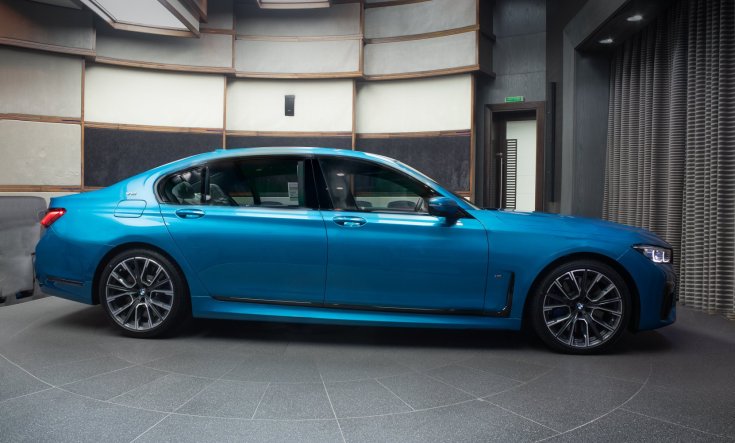 Atlantisz kék BMW 760Li oldalról