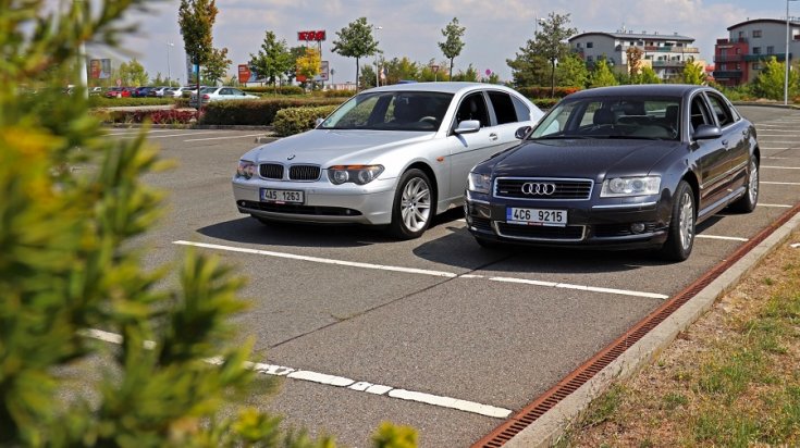 Audi A8 D3 és BMW 7-es E65