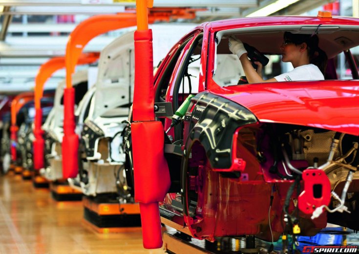 Audi-gyárban dolgozó női munkaerő