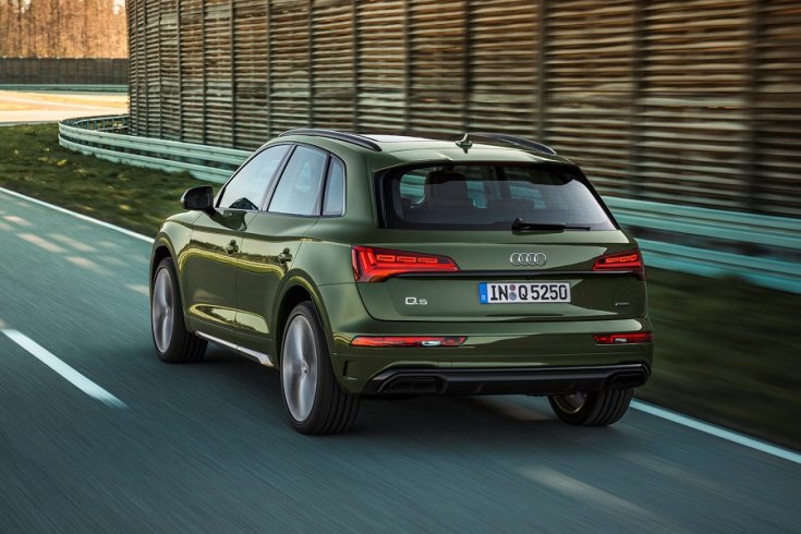 Audi Q5 2021 hátulja