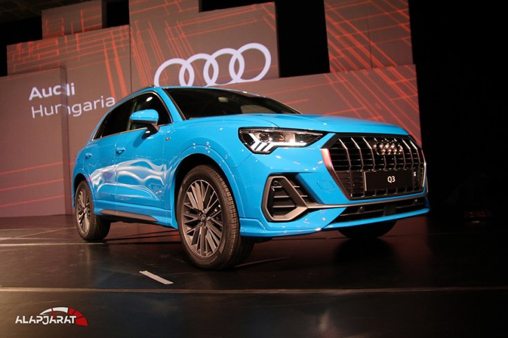 Az új Audi Q3 elölről fotózva