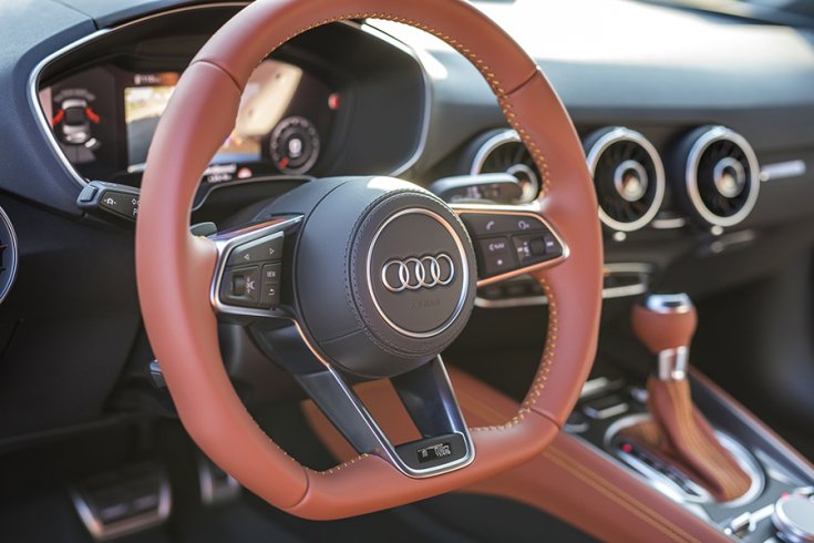 Az Audi TT 20 years kormánya