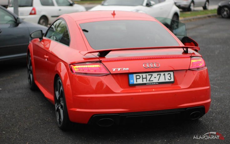2018-as Audi TT RS hátulról