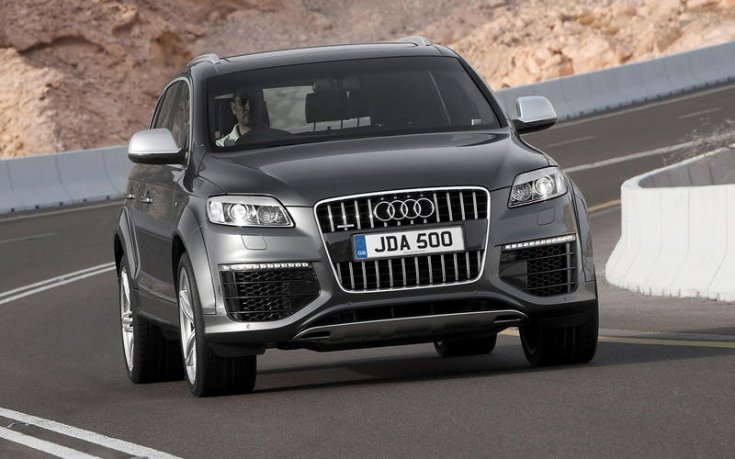 Az Audi Q7 TDi V12-es változata szemből