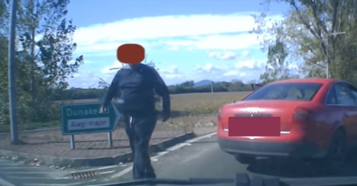 Szabálytalankodó audis ordibál egy szabályosan közlekedő sofőrrel