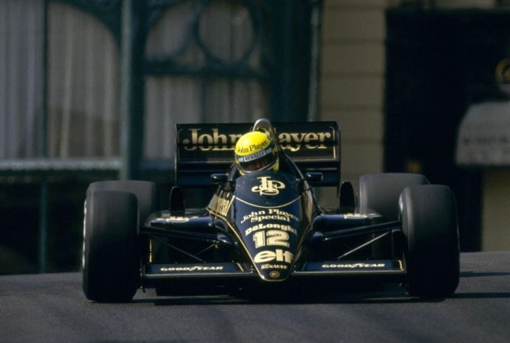 Senna versenyautóban