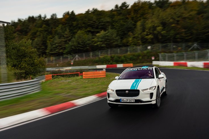A Jaguar I-Pace race taxija a Nürburgringen