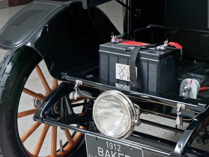 1905 Baker Electric Coupé, motortér, elölről