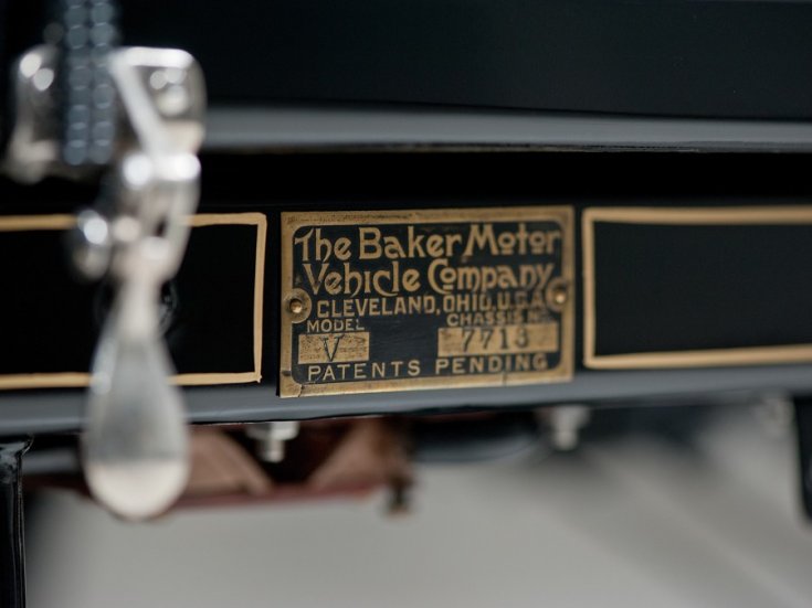 1905 Baker logó, elölről