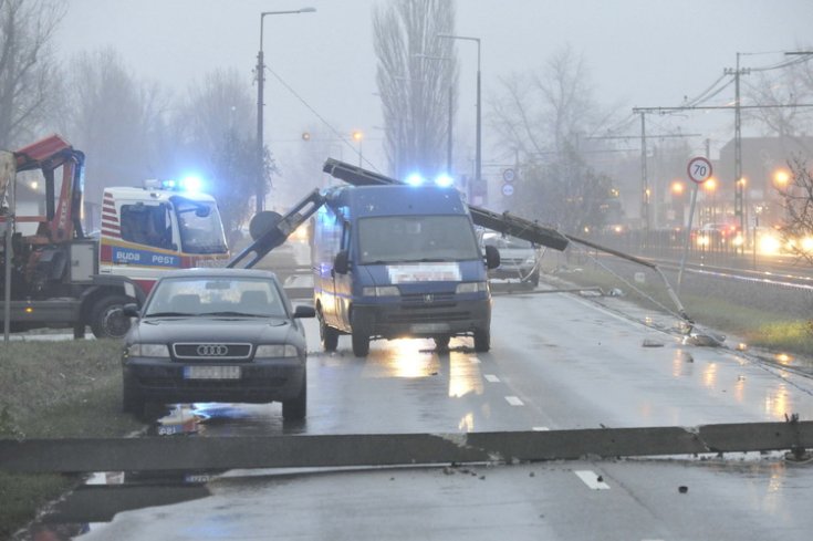 Közúti baleset helyszínén készített fotó