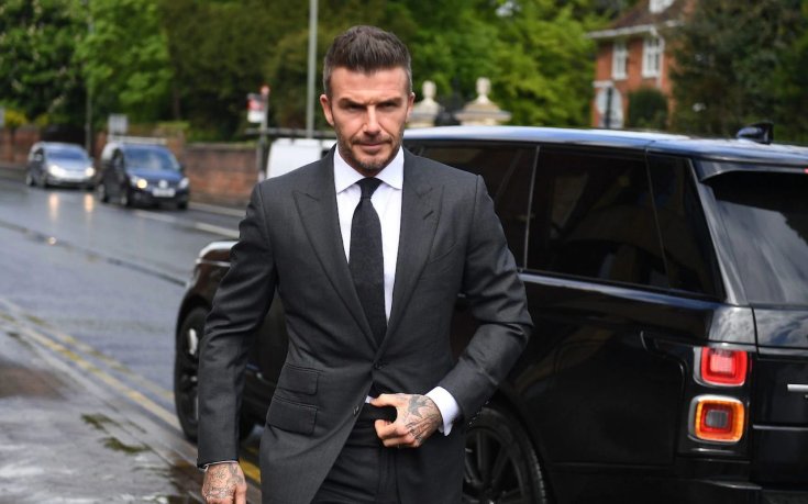 Beckham kiszáll az autóból