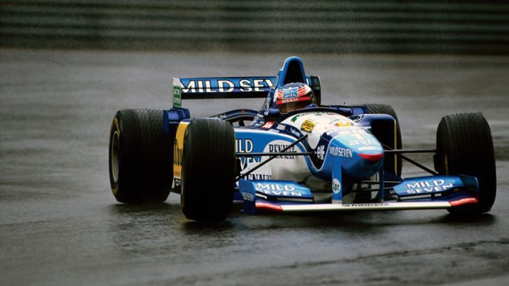 Michael Schumacher keresztben csúszva