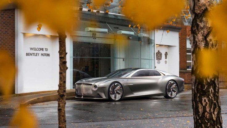 Bentley EXP 100 GT koncepcióautó a fák alatt