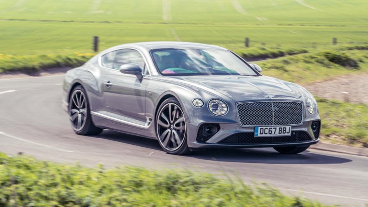 A sportos Bentley Continental GT egy kanyarban