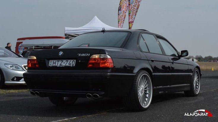 BMW 740i hátulról a FritzenFest német autós találkozón