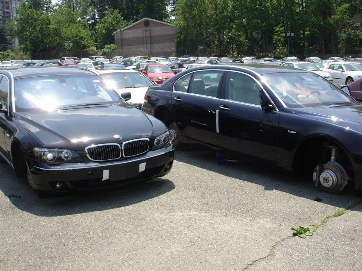 BMW 7-es széria kerekek nélkül