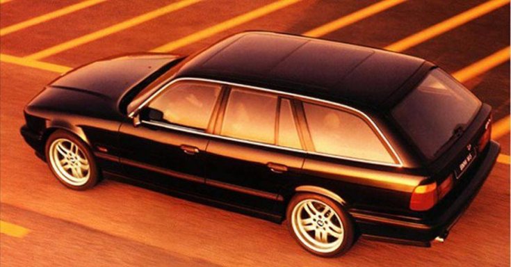 A BMW E34, amibe belepakolták az F1 erőforrását