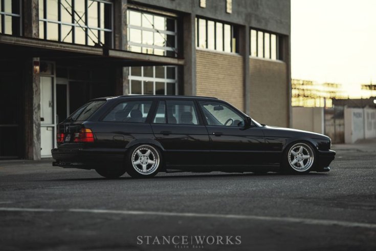 BMW E34 525i Touring stance