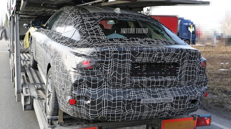 BMW i4 tesztelésen