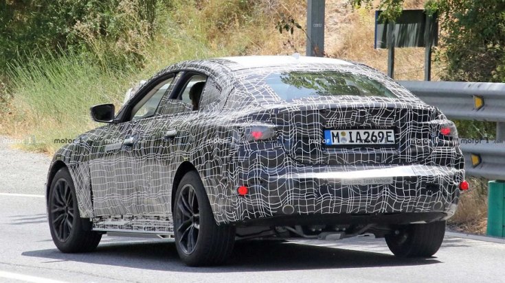 2021 BMW i4 matricázott hátulja