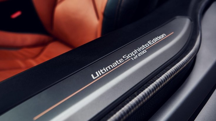 BMW i8 Ultimate Sophisto Edition küszöbe