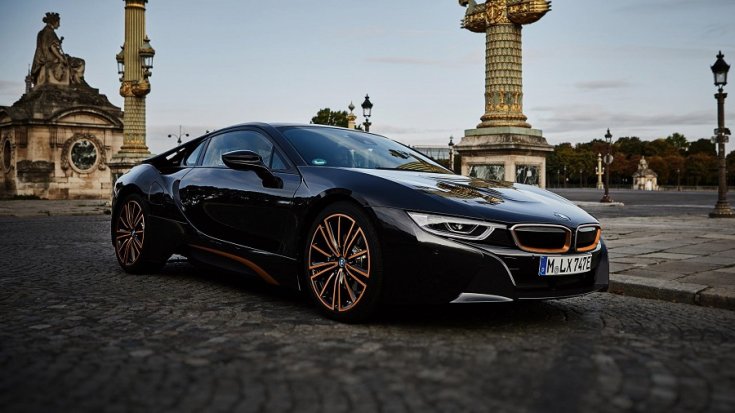 BMW i8 kupé Párizsban