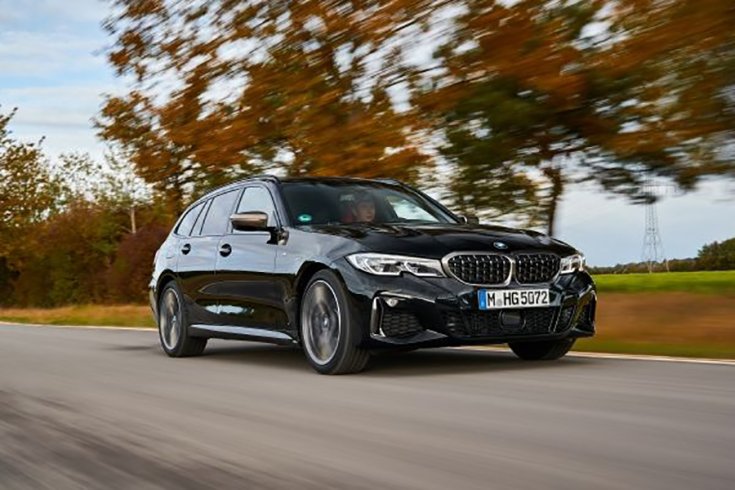 A BMW M340i First Edition Touring elölről fotózva