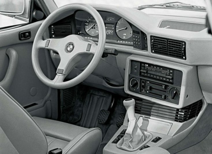 alttag: BMW E28 interior