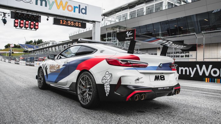 BMW M8 Competition MotoGP biztonsági autó hátulról