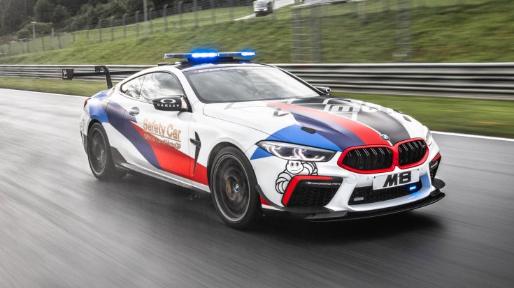 BMW M8 Competition MotoGP biztonsági autó elölről