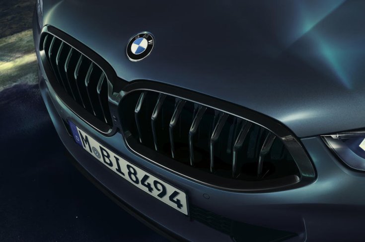 BMW M850i xDrive First Edition fényes fekete hűtőrács