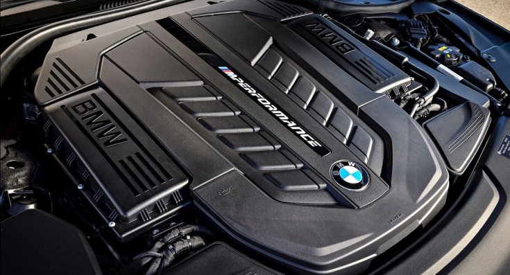 BMW 12 hengeres motor