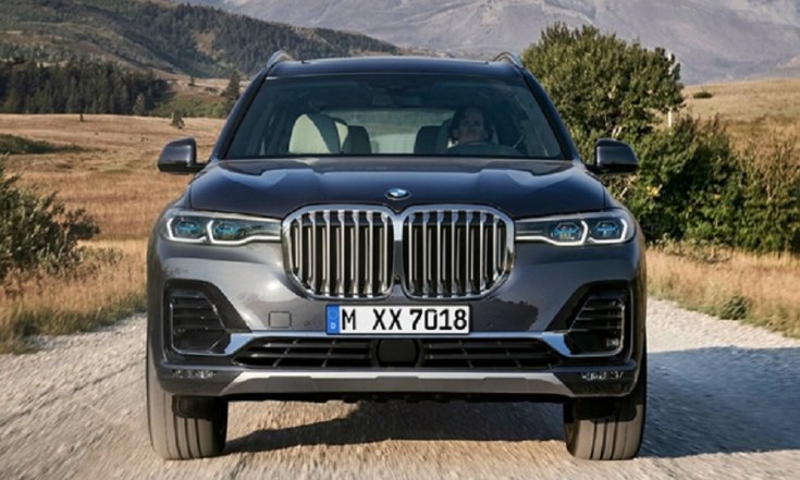 BMW X7 szemből