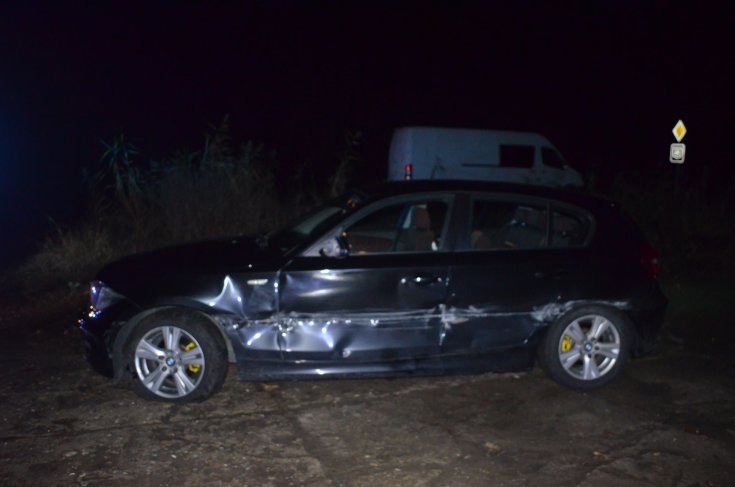Sérült BMW oldalról fotózva