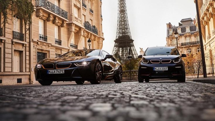 BMW i8 és i3 az Eiffel toronynál