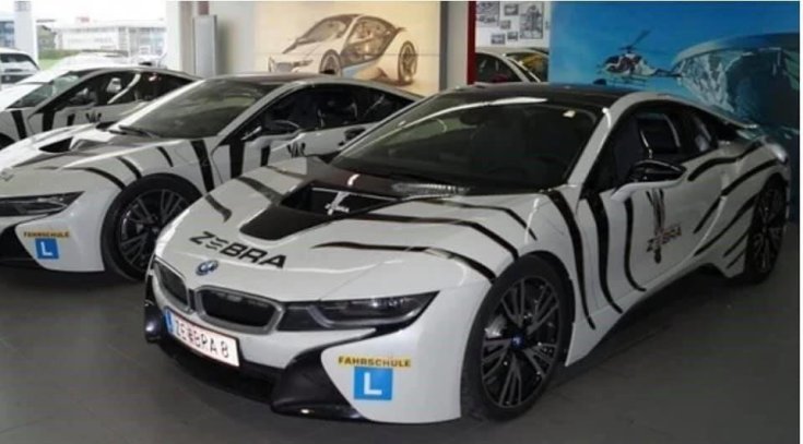 zabracsíkos BMW i8
