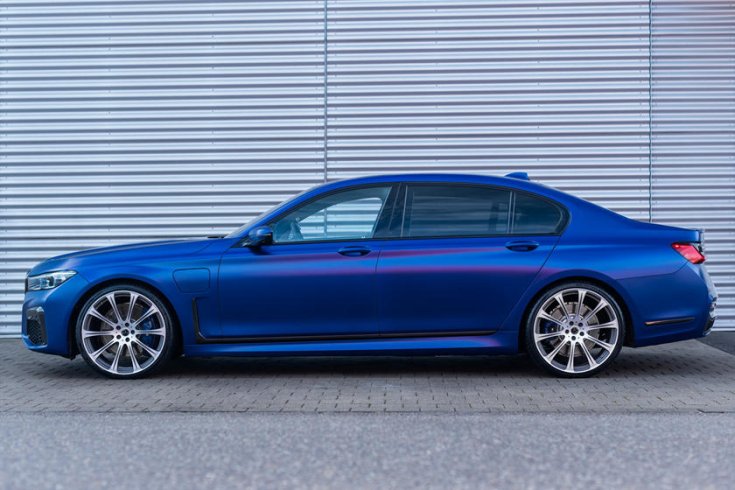Tuningolt BMW 745Le xDrive oldalról