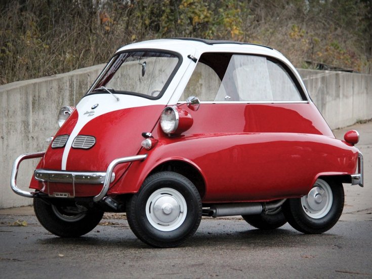 BMW Isetta 250, vörös – piros festés, elölnézet, oldalnézet, balról