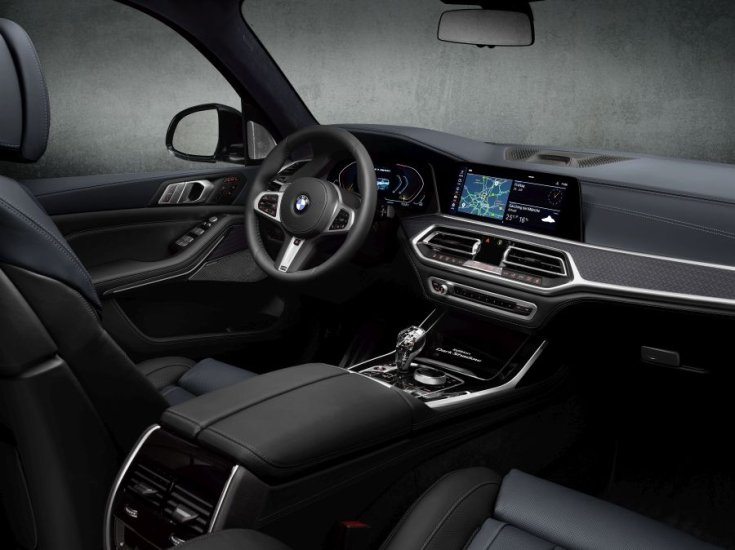 BMW X7 dark shadow interior