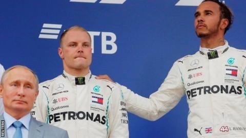 Bottas Oroszországban csapatutasítás miatt nem nyerhetett