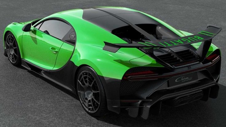 A Bugatti Chiron Pur Sport Lime Green árnyalatban hátulról fotózva