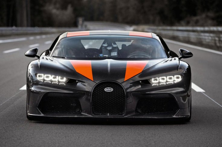 A Bugatti Chiron SuperSport 300+ elölről fotózva