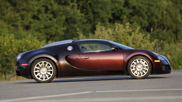 Bugatti Veyron oldalról
